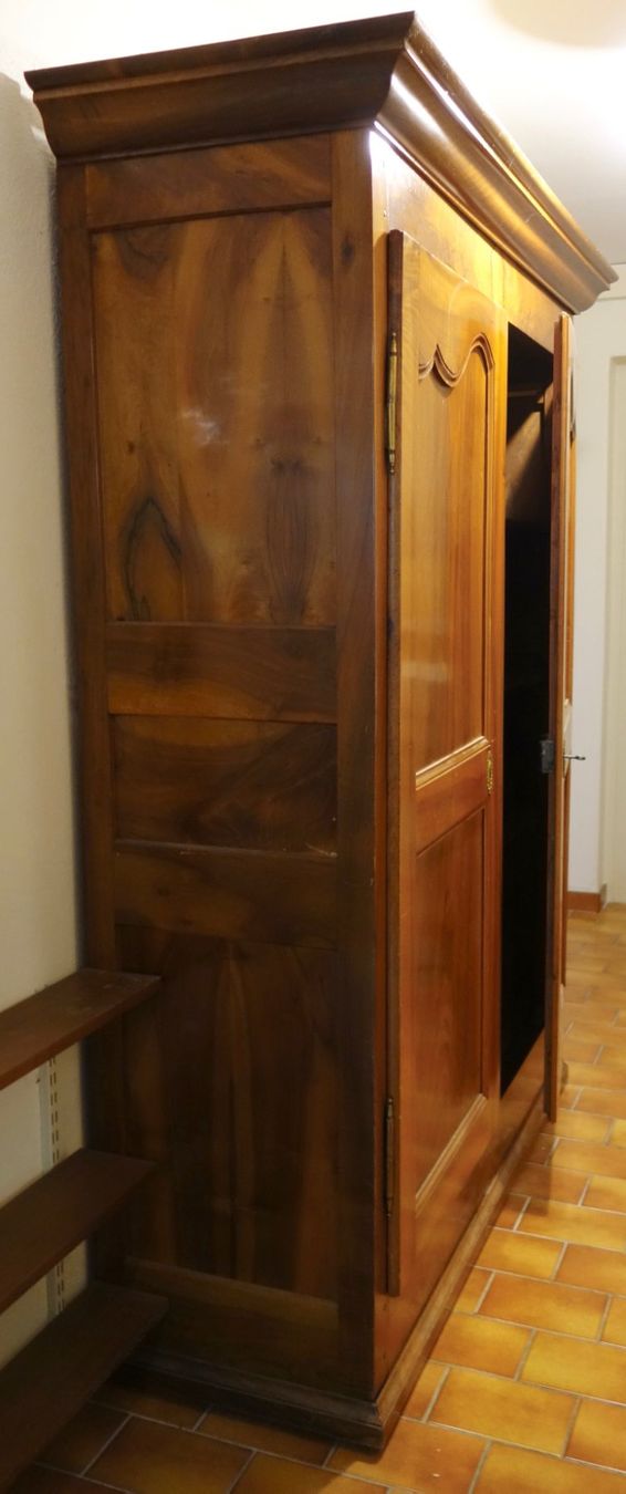 Armoires: Antiker Nussbaumschrank Biedermeier ca.1850 – D'occasion à Biel/Bienne par Rothar 2