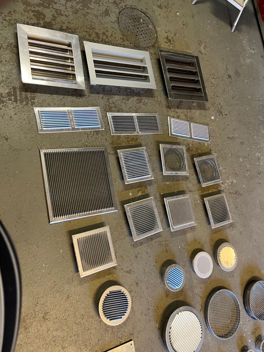 Ventilation: Lüftungsgitter und Rohrschellen Konvolut – Neuf (Voir description) à Wetzikon ZH par Ledi07 7