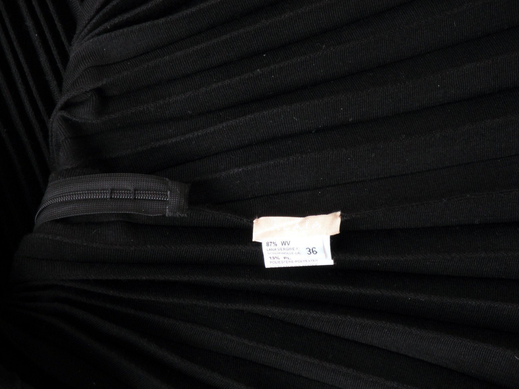 Alaia Vestiti: NEU original Alaia Kleid Wolle – Nuovo (secondo la descrizione) da Zurich venduto da ogidko 2