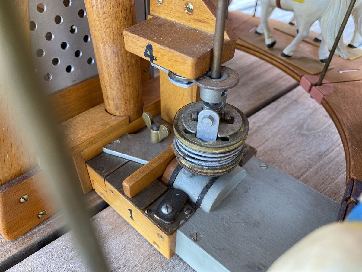 Spielzeuge: Spieluhr Karussell Holz – Gebraucht aus Glattbrugg von Pischte.Brockenhaus 4