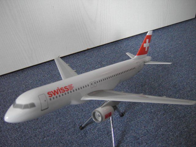 Swiss Modellbausätze & Standmodelle: Airbus Swiss A320-200  1:100 – Neu und originalverpackt aus Neuhausen a/Rhf von phantong 1