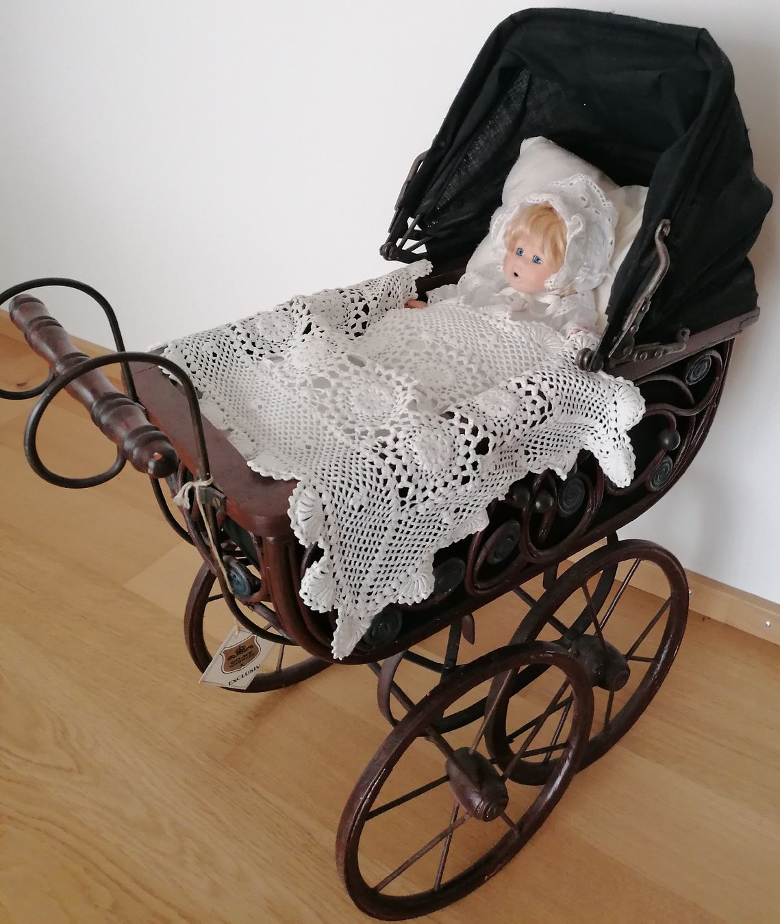 Carrozzine per bambole: Vintage Puppenwagen mit Püppchen – Nuovo (secondo la descrizione) da Wädenswil venduto da bas_yfh5
