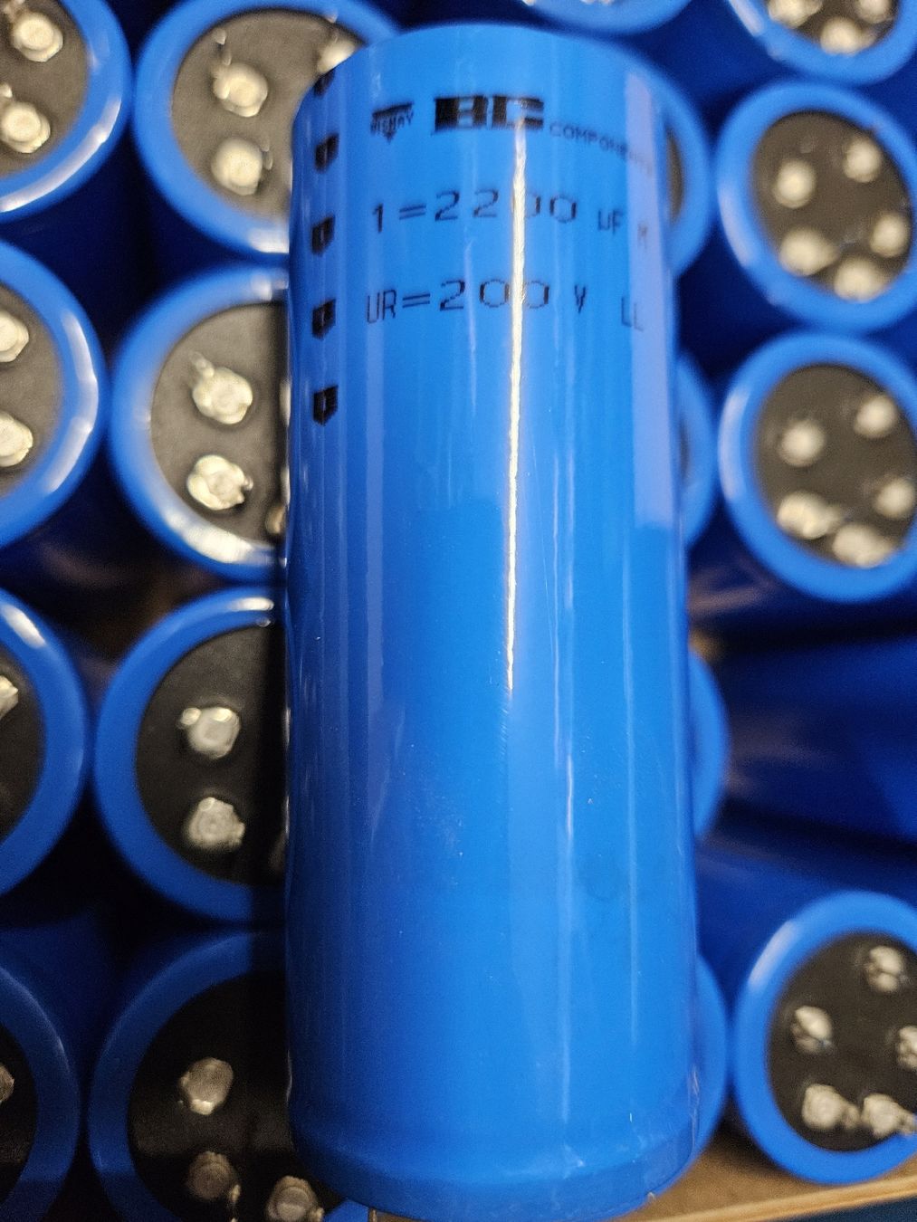 Componenti elettronici: Elko 200Vdc 2200uf – Nuovo (secondo la descrizione) da Diepoldsau venduto da Knochen