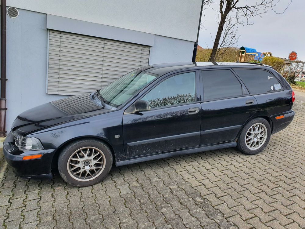 Volvo V40 T4 (2003) Schwarz, Benzin, Kombi