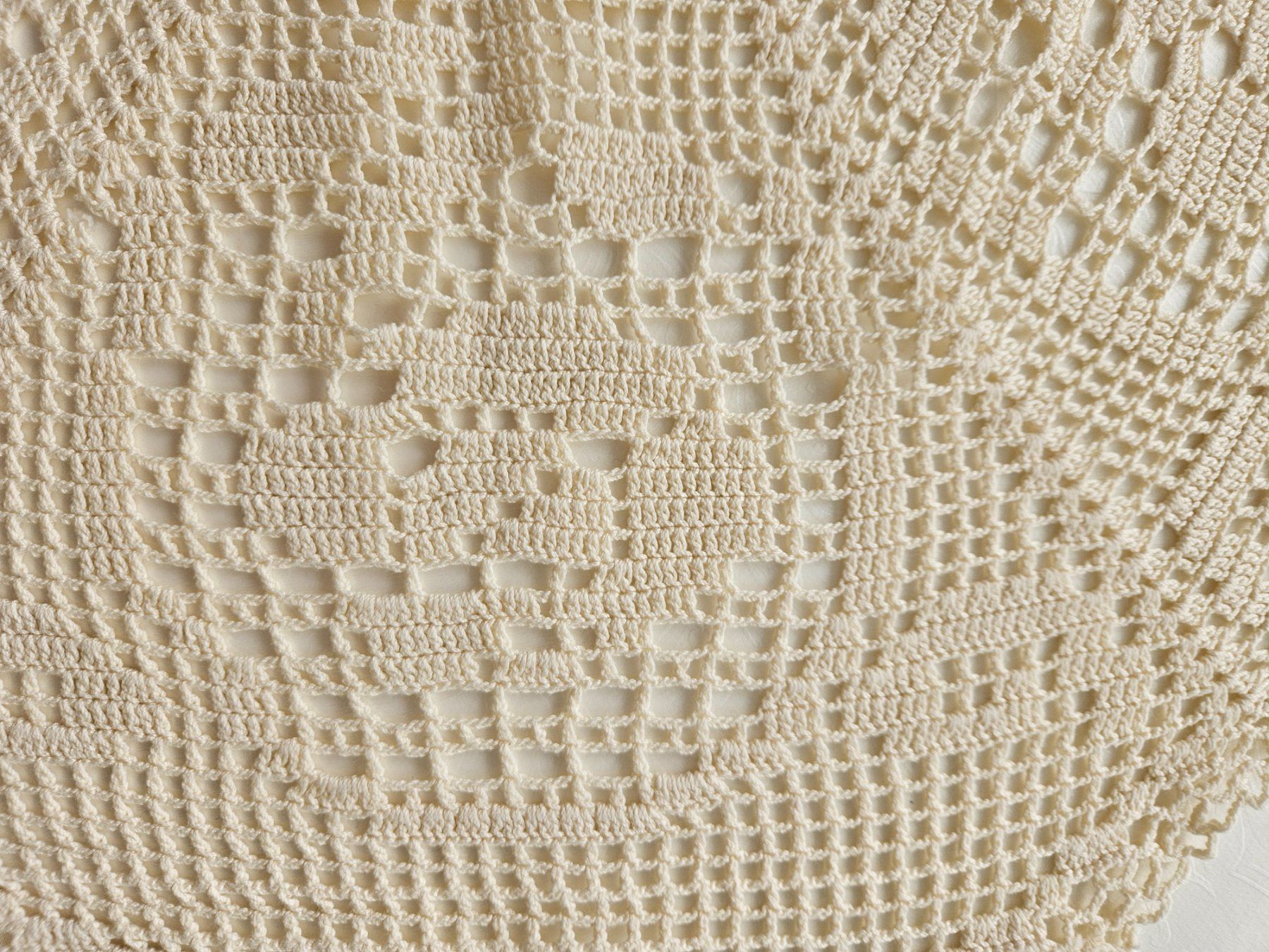 Altra biancheria da tavola: Spitzendeckchen Spitzendeckeli Tischdecke 68cm Shabby Chic – Usato da Gossau ZH venduto da LeoniesDeko 2