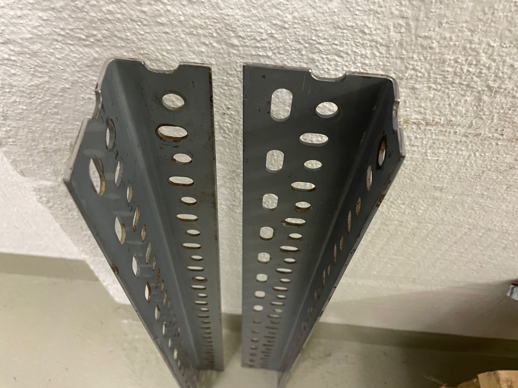 Profile: 2 WINKELEISEN MIT BOHRUNGEN/LANGLOCH – Gebraucht aus schaffhausen von gka_96cv 3
