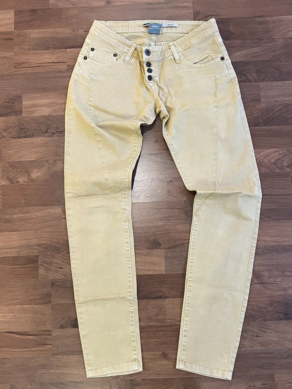 Jeans: PLEASE Damen Stoffhose Beige Gr. S – Usato da Hondrich venduto da Greppen37