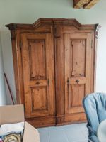 Antiker Schrank, Massivholz, Top Zustand!