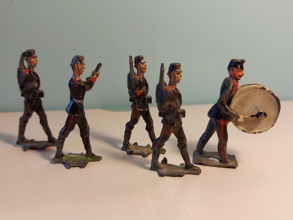 5 antike Figuren aus Zinn - 4 Soldaten und 1 Trommler -antik 1