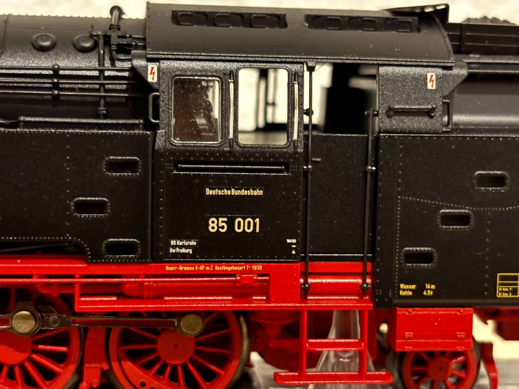 Roco Modelleisenbahnen: Roco DB BR 85 001 – Gebraucht aus Rapperswil BE von Bueti_ 2
