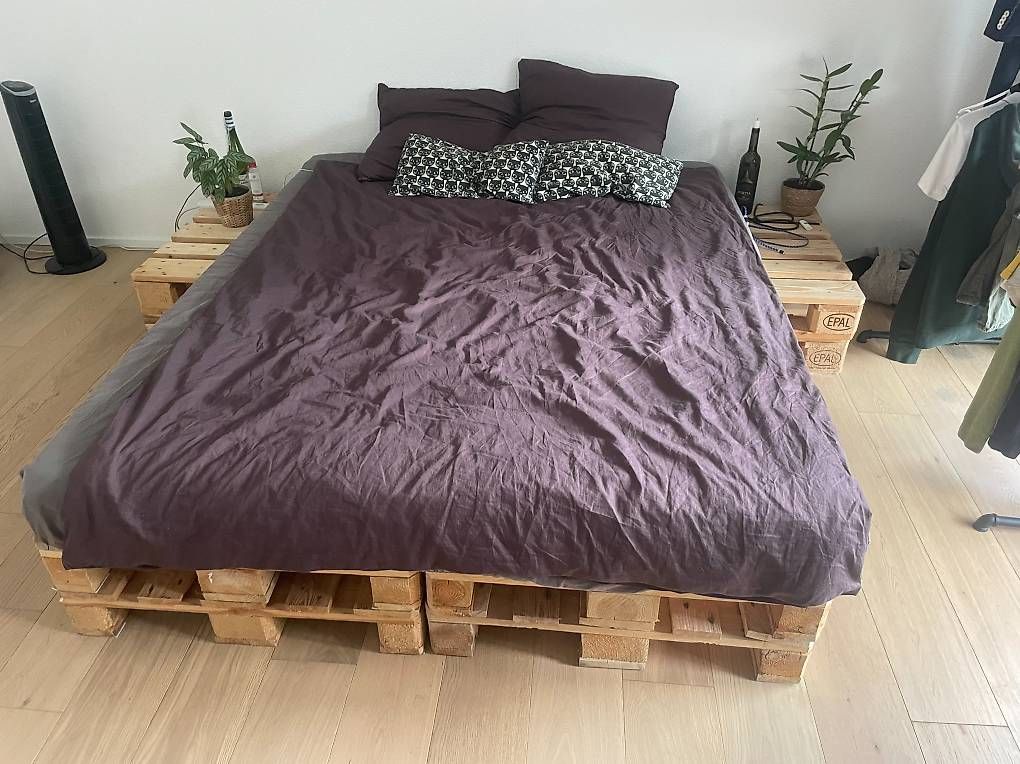 Letti: Pallet Bett & Nachtische – Usato da Lachen SZ venduto da mar_pc6x 2