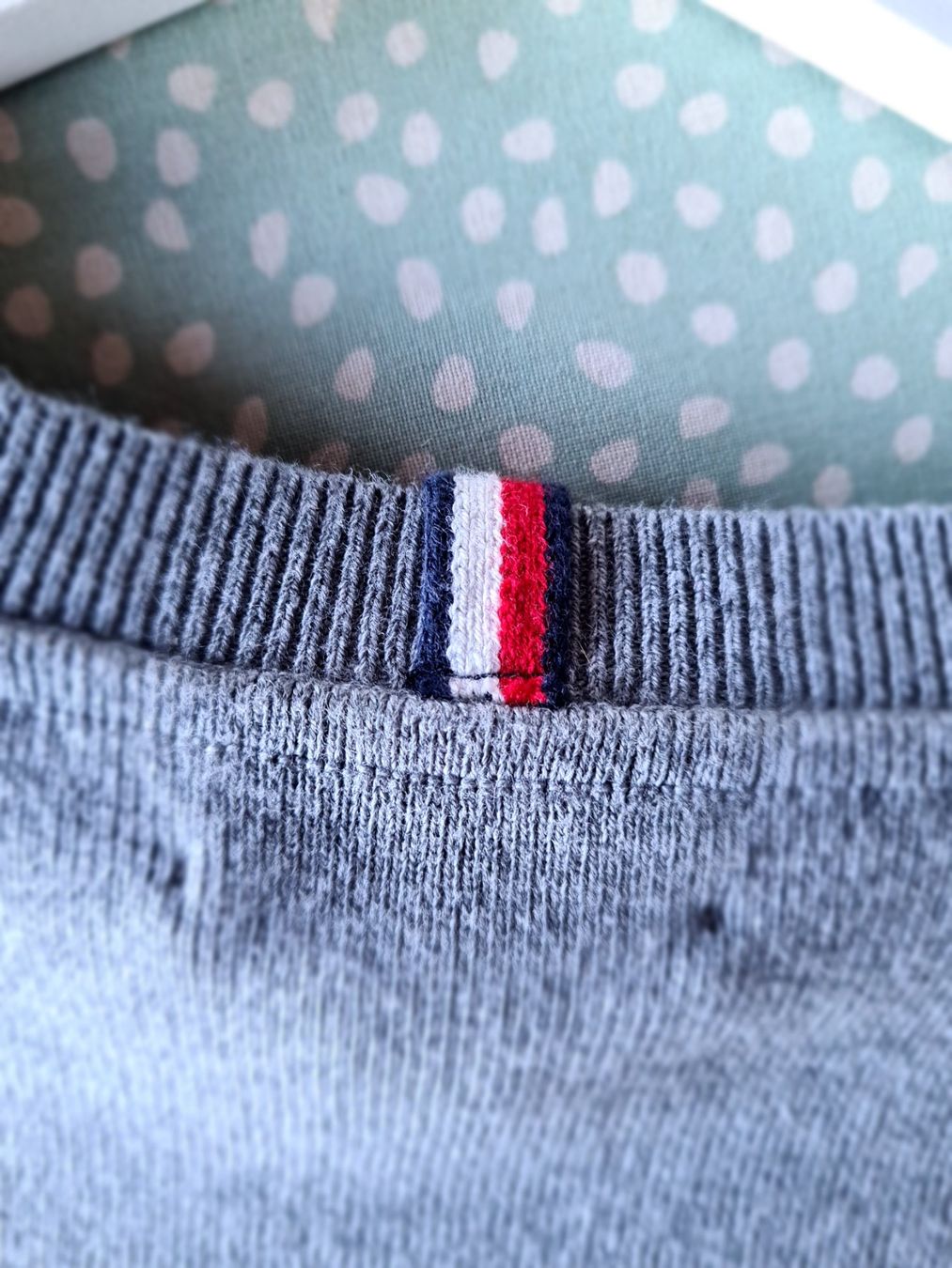 Tommy Hilfiger Maglioni & Felpe: Pull gris Tommy Hilfiger, taille M – Usato da le landeron venduto da canette 5