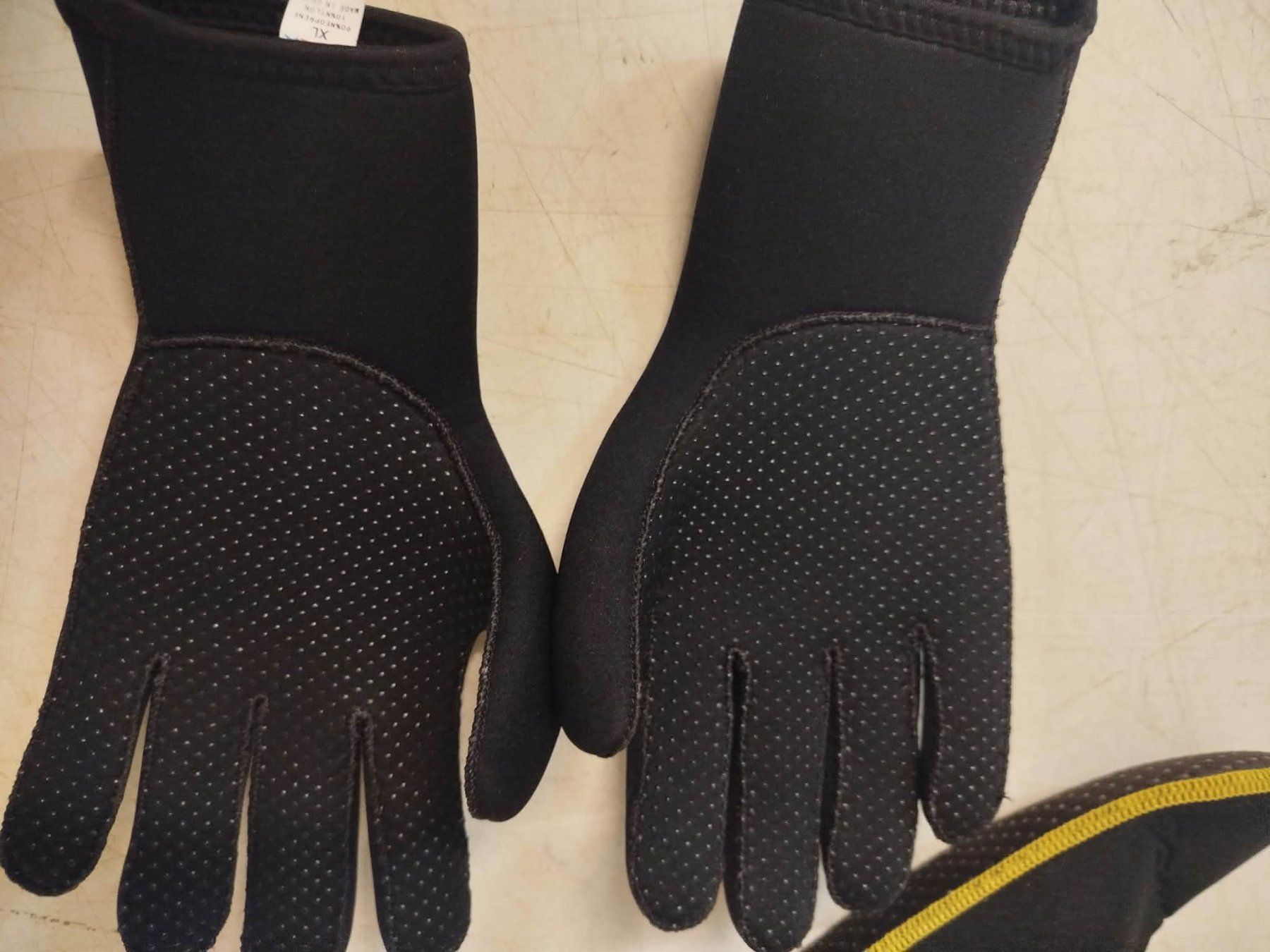 Combinaisons de plongée: Chaussettes et gants de plongée – D'occasion à La Chaux-de-Fonds par Emmaus2300CDF 7