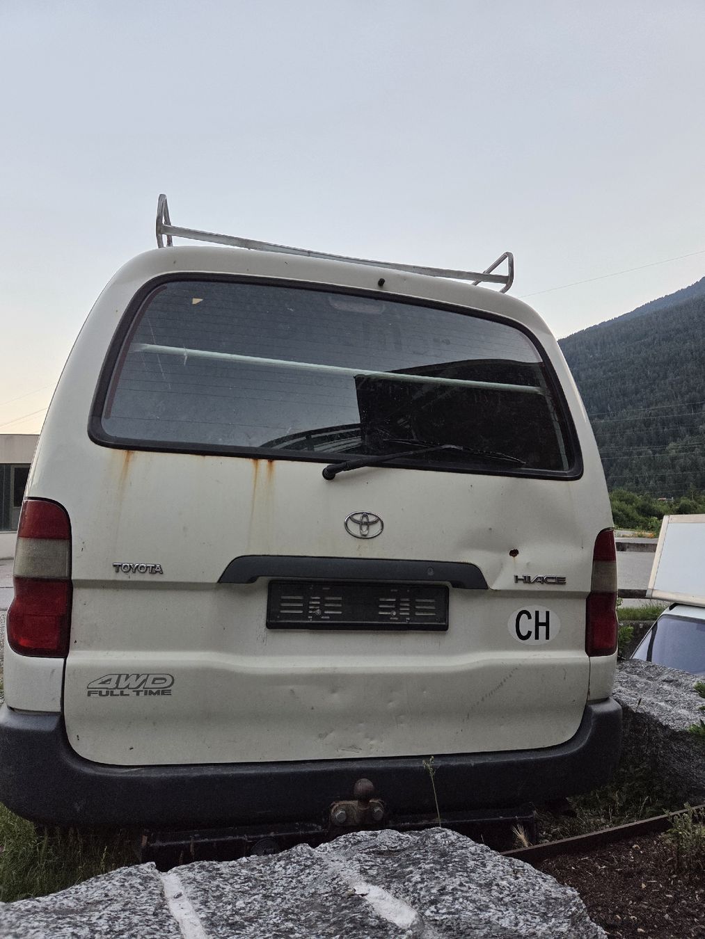 Toyota Nutzfahrzeuge: toyota hiace d-4d 4wd – Gebraucht aus Rothenbrunnen von Ursina1 4