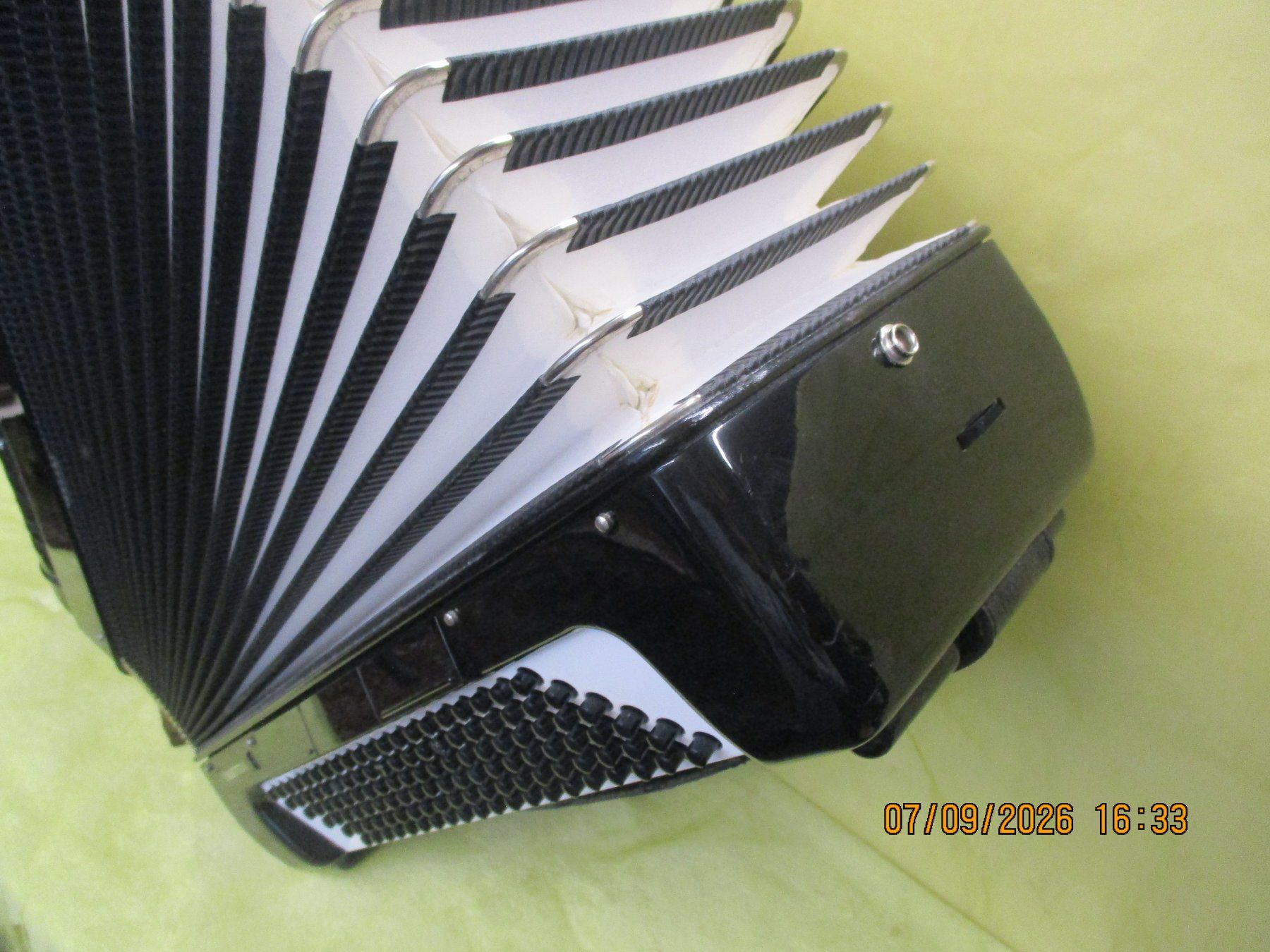 Strumenti musicali: Akkordeon Hohner Cassotto II – Usato da Jegenstorf venduto da Oktavio 5