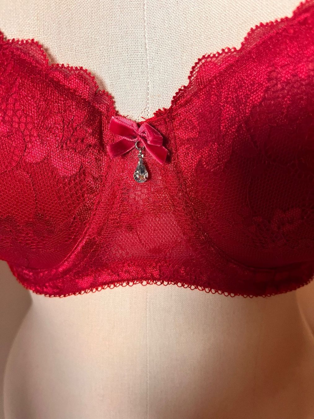Altra biancheria intima: Bügel-BH, s.OLIVER, Grösse 70D, Farbe Rot – Nuovo e nell'imballaggio originale da Rudolfstetten venduto da gst_g7xl 1