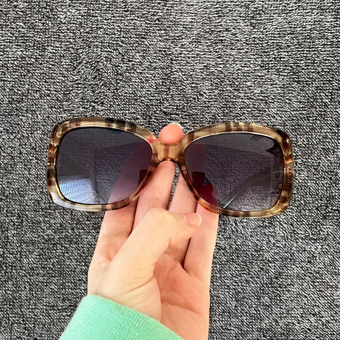 Burberry Occhiali & Lenti: Burberry Plaid Sunglasses / Sonnenbrille – Usato da Zug venduto da saskia-chiara 1