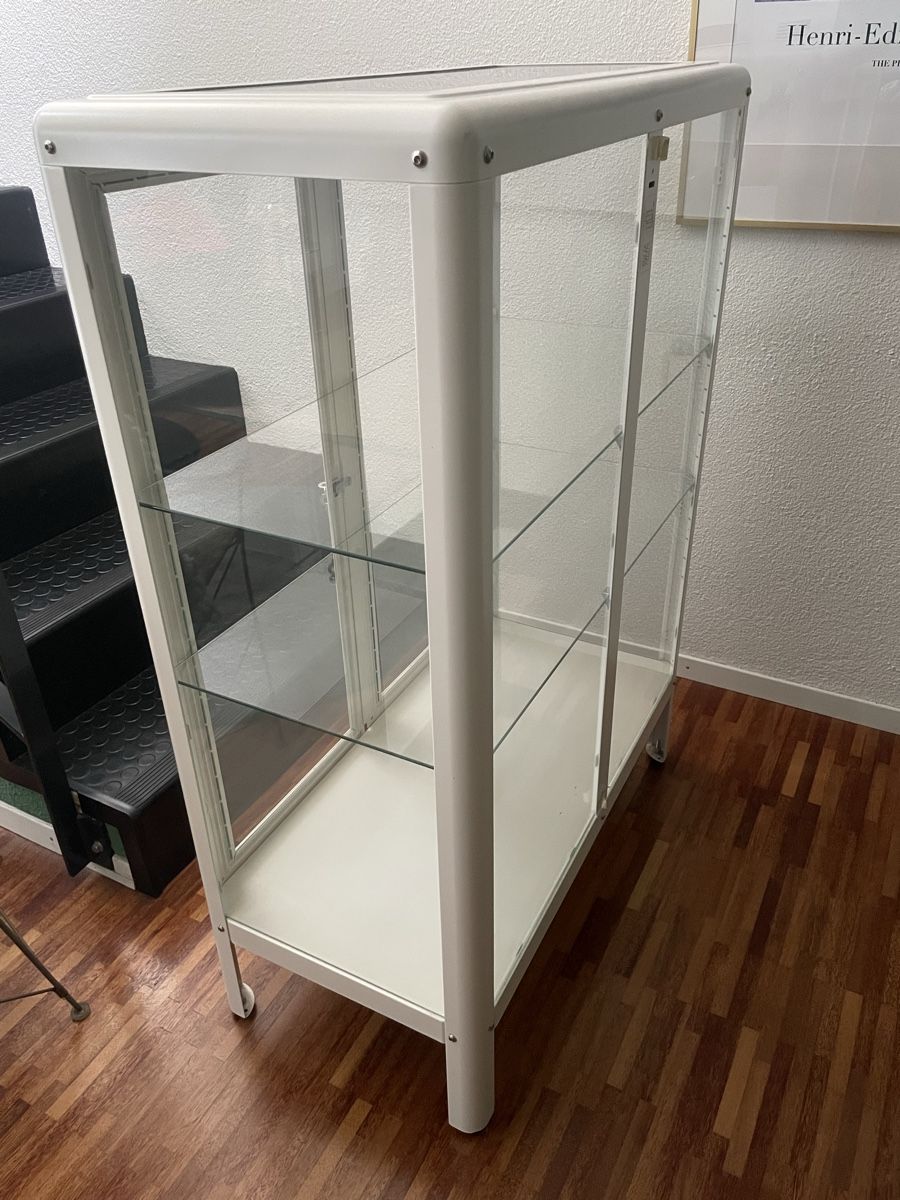 Ikea Vitrines: Glasvitrine IKEA – D'occasion à Horw par queenofantiques75 4