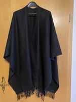 Schicker Damenponcho schwarz mit Fransen Grösse M/L