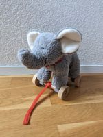 Elefant aus Plüsch auf Rädern zum Ziehen
