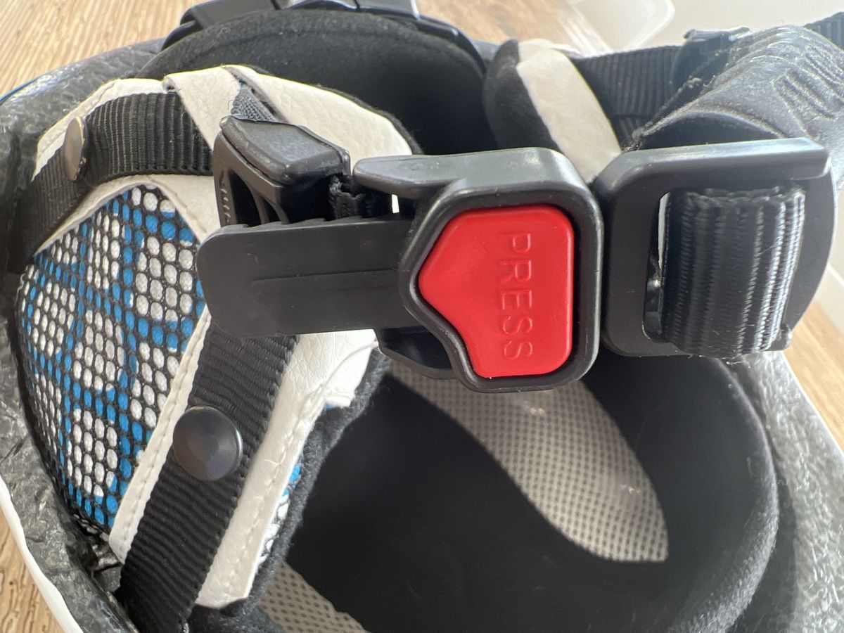 Caschi: Skihelm Grösse 51-54cm – Usato da Aeugst am Albis venduto da Bsaeub 5