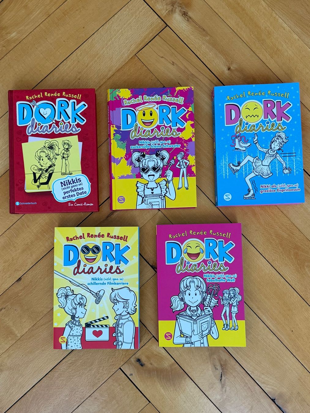 Libri: Dork diaries Bücher Set – Nuovo (secondo la descrizione) da Solothurn venduto da Vintage87
