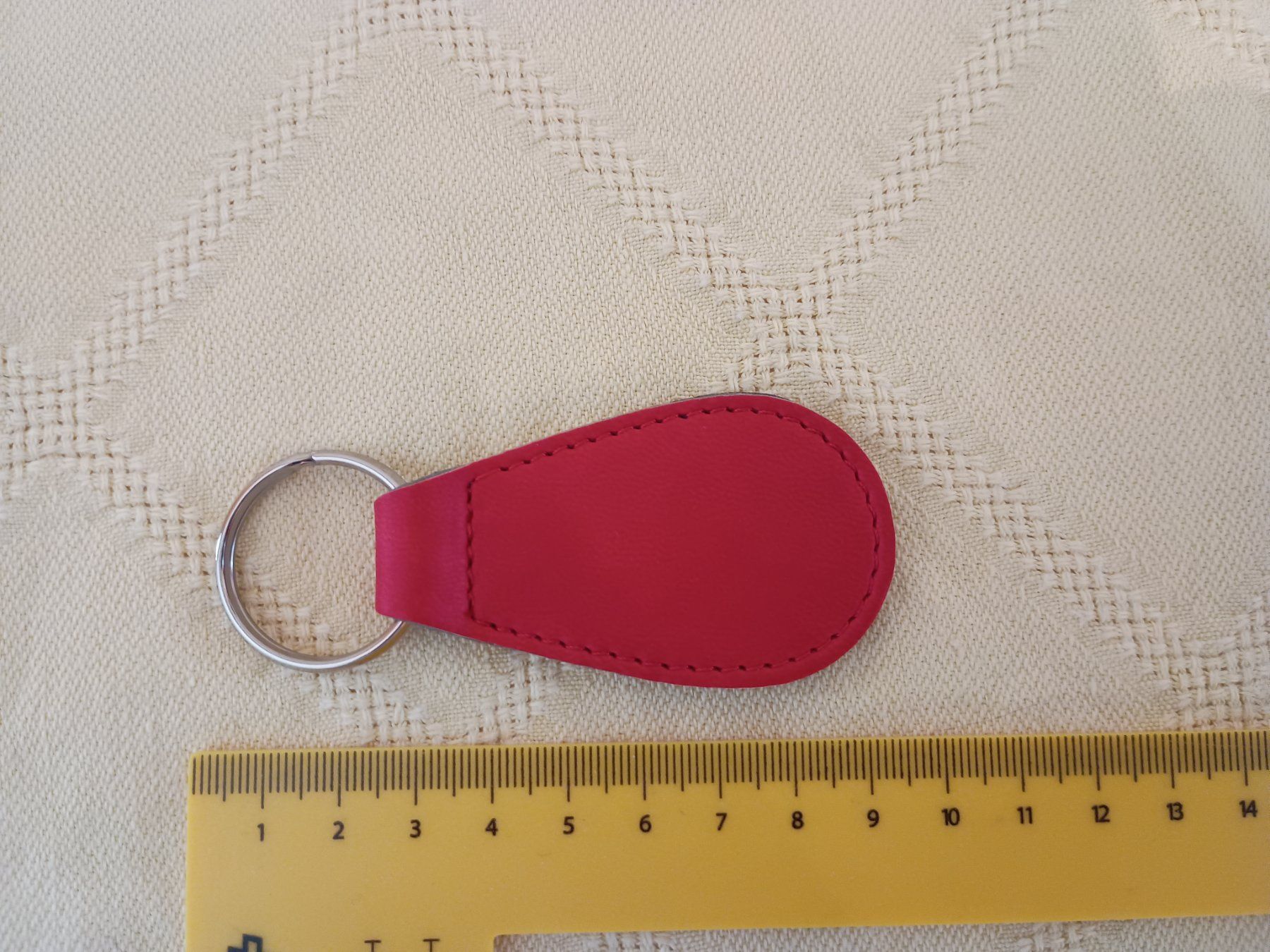 Schlüsselanhänger & - bänder: Schlüsselanhänger rot, oval, Leder, ca. 9 cm – Neu (gemäss Beschreibung) aus Buchs AG von ReaNaTsch 1