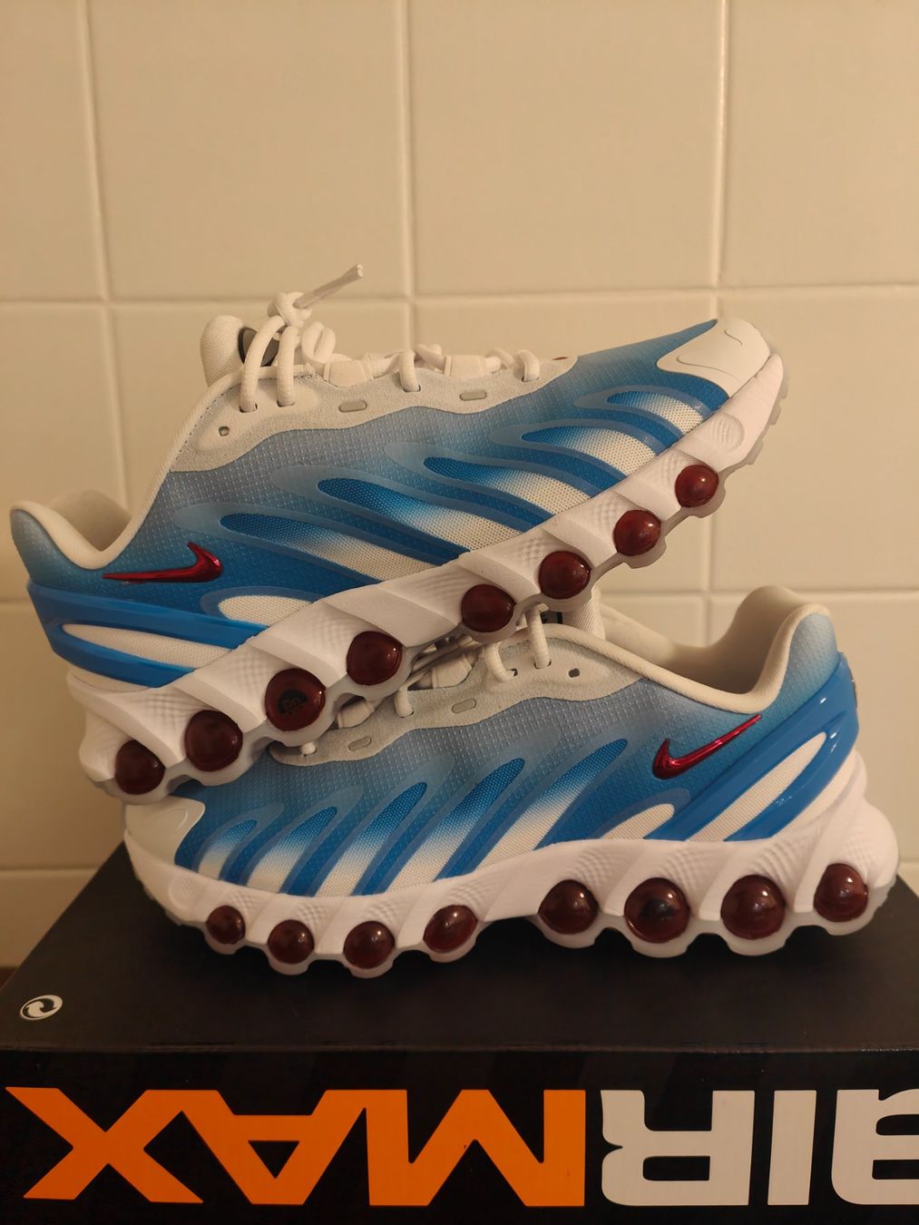 Nike Scarpe da uomo: Nike Air Max DN8 – Nuovo e nell'imballaggio originale da Fleurier venduto da dav_xx8y