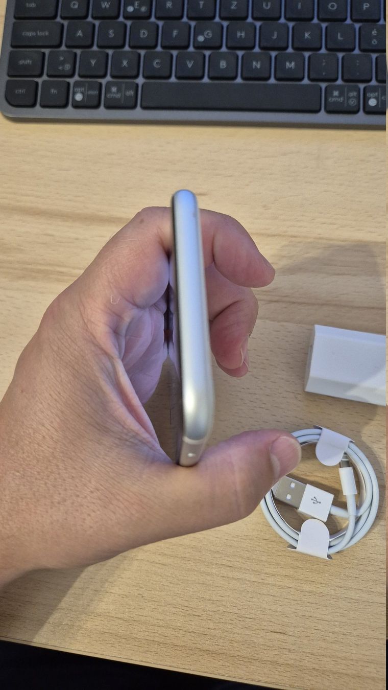 Apple Telefoni cellulari / Smartphones: iPhone SE 2020 64GB White 3034 – Usato da Münchenbuchsee venduto da MV_Solutions 6