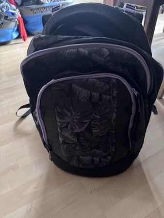 Rucksack Satch Motiv Schwarz Lila guter Zustand