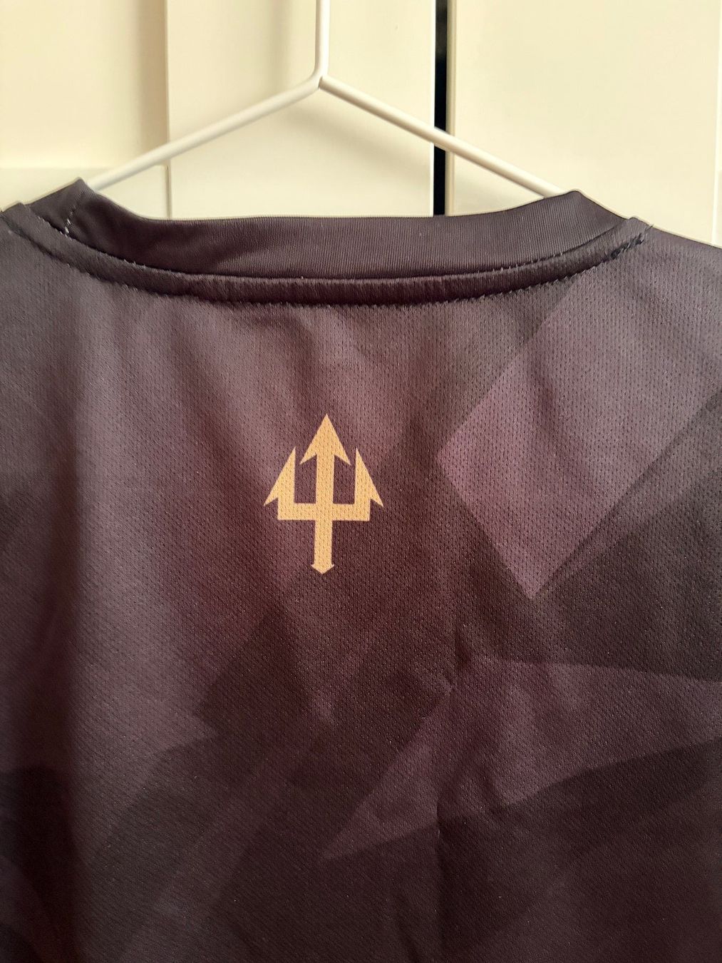 Leibchen & Hosen: Fussballshirt schwarz – Neu (gemäss Beschreibung) aus Wil SG von adi9k 4