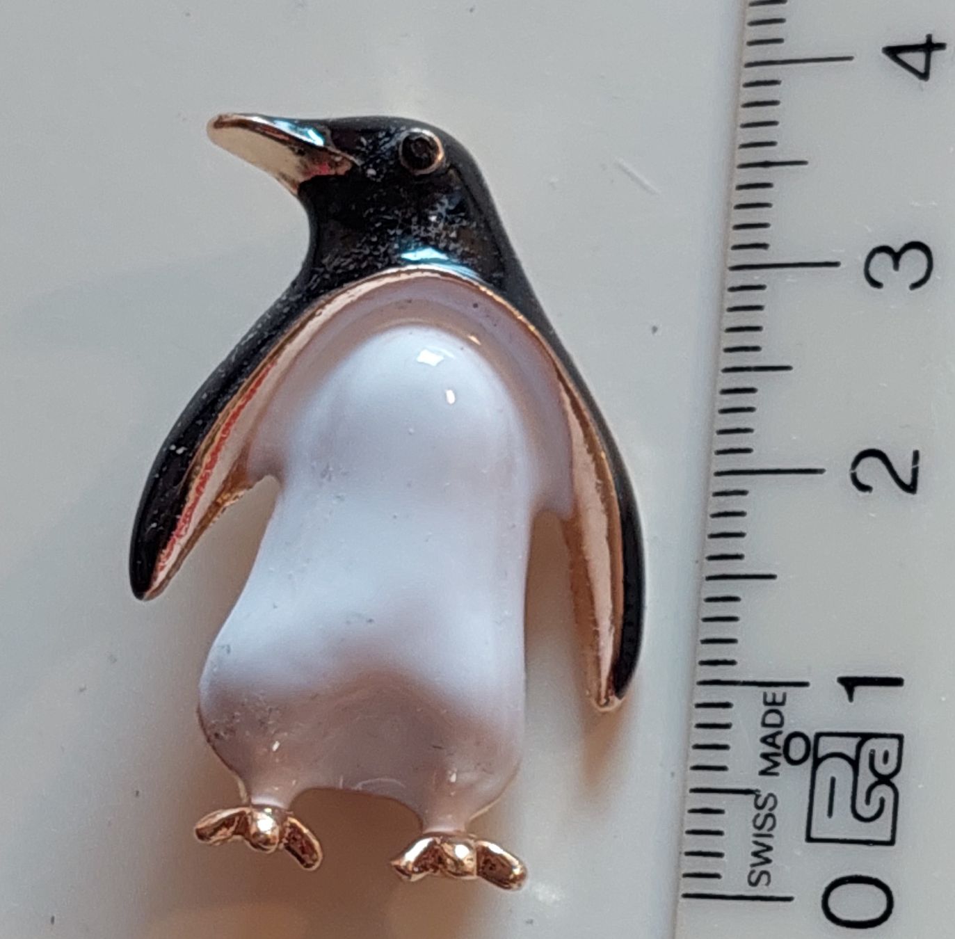 Spille & Fermagli: Süsser Pinguin Brosche, Goldoptik – Nuovo (secondo la descrizione) da Oberwil BL venduto da Kukkaniitty 6