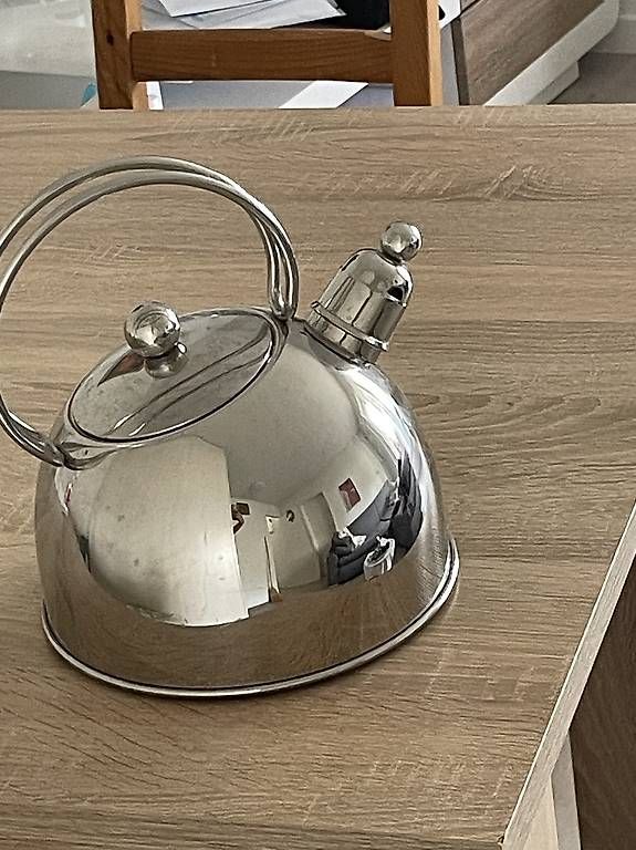 Bouilloires électriques: Wasserkessel mit Trillerpfeife  – D'occasion à Basel par Make-up-lover 1