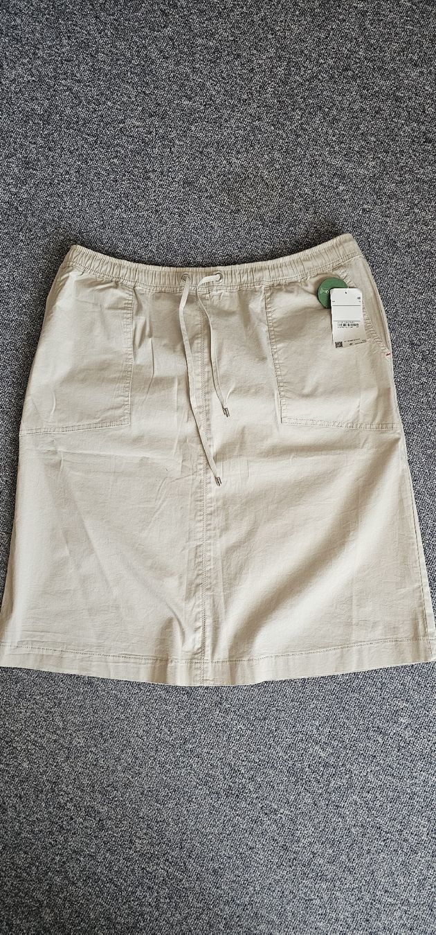 Gonne: Jupe, sandfarbig, neu, Gr. 46 – Nuovo e nell'imballaggio originale da Arbon venduto da Flyaway8