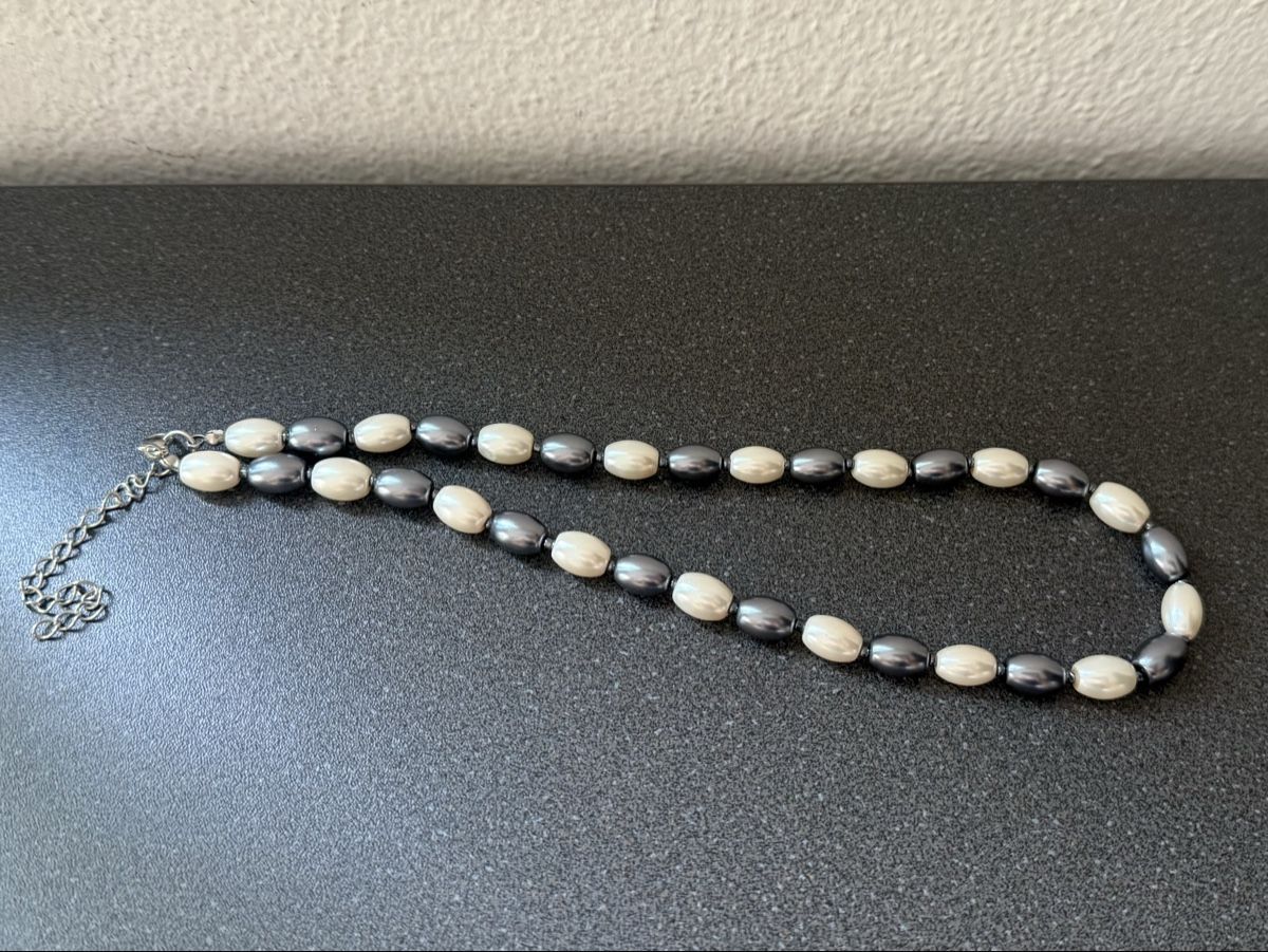 Catenine: Vintage weiße und graue Perlenkette – Usato da Lamone venduto da LaCantinaMagica 4