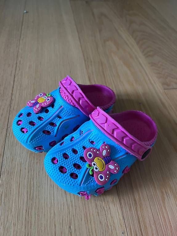 Scarpe per ragazze: Badeschuh / Hausschuh / Sandale Gr. 19 – Usato da Balgach venduto da RianaT 1