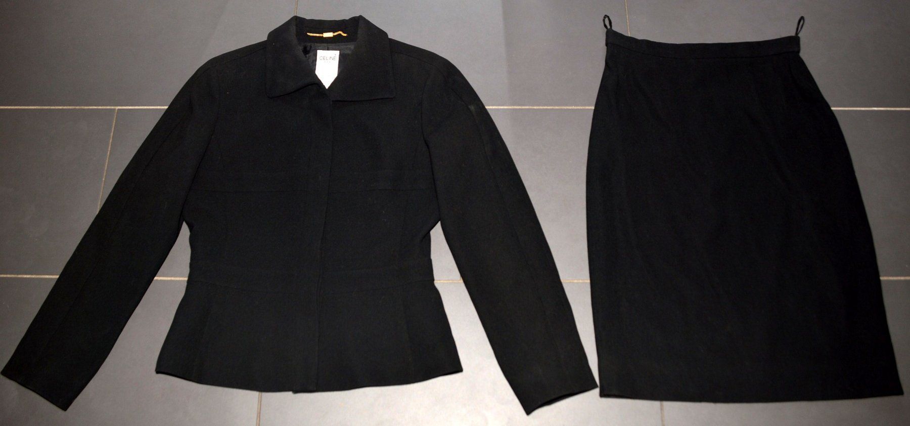 Celine Lotti di vestiti: Céline  Blazer + Rock / jupe Ensemble .40 – Usato da Collonges venduto da Auganien