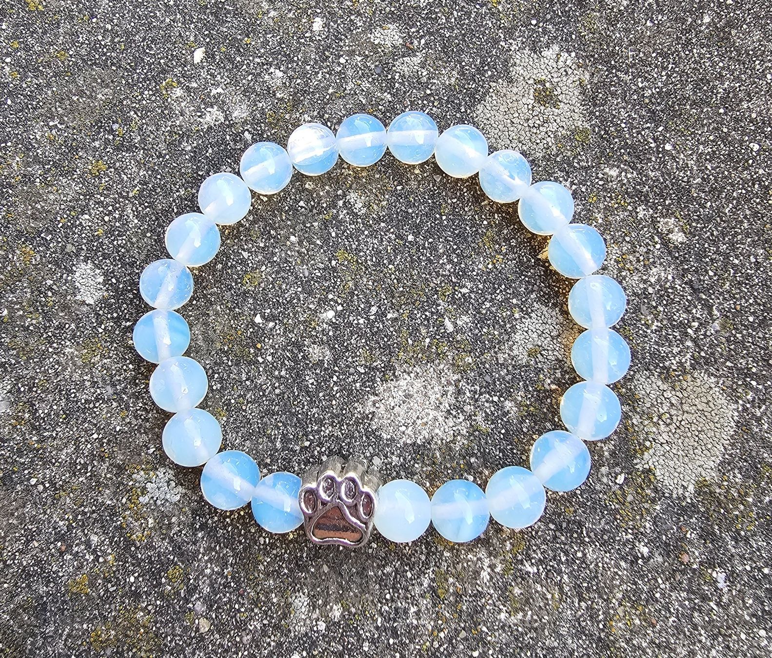 Bracciali & Braccialetti: Neu Armband Steine Opal Pfötchen Charm – Nuovo e nell'imballaggio originale da Füllinsdorf venduto da Sunnebliemli7