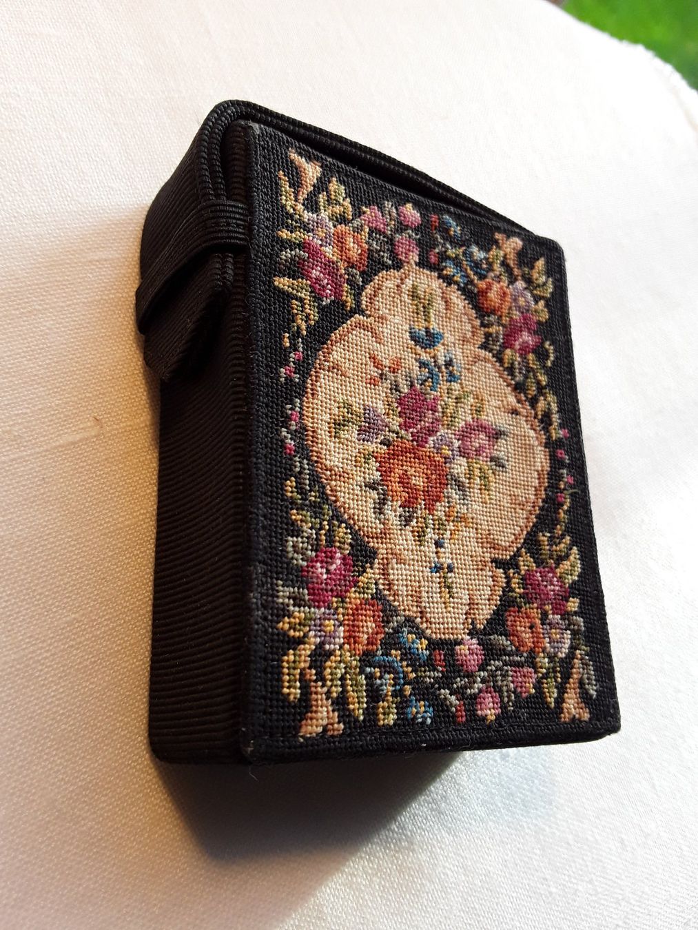 Altri Prodotti per fumatori: Antikes Zigaretten Etui ca 1890 Handbestickt – Usato da Zürich venduto da philpip 5