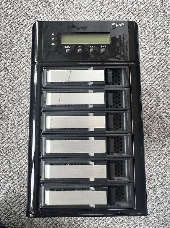 Harddisks: LMP Raid lokal Server - Firewire - 6 Slot – Gebraucht aus Nussbaumen AG von ColouredDay