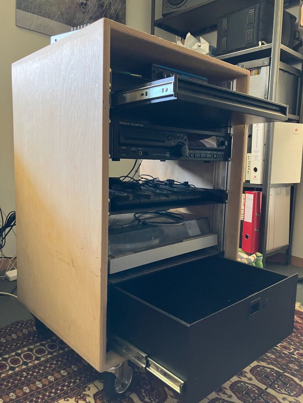 Supporti a parete: Tonstudio HiFi Rack Korpus auf Rollen – Usato da Aarau venduto da rol_mz8k 2