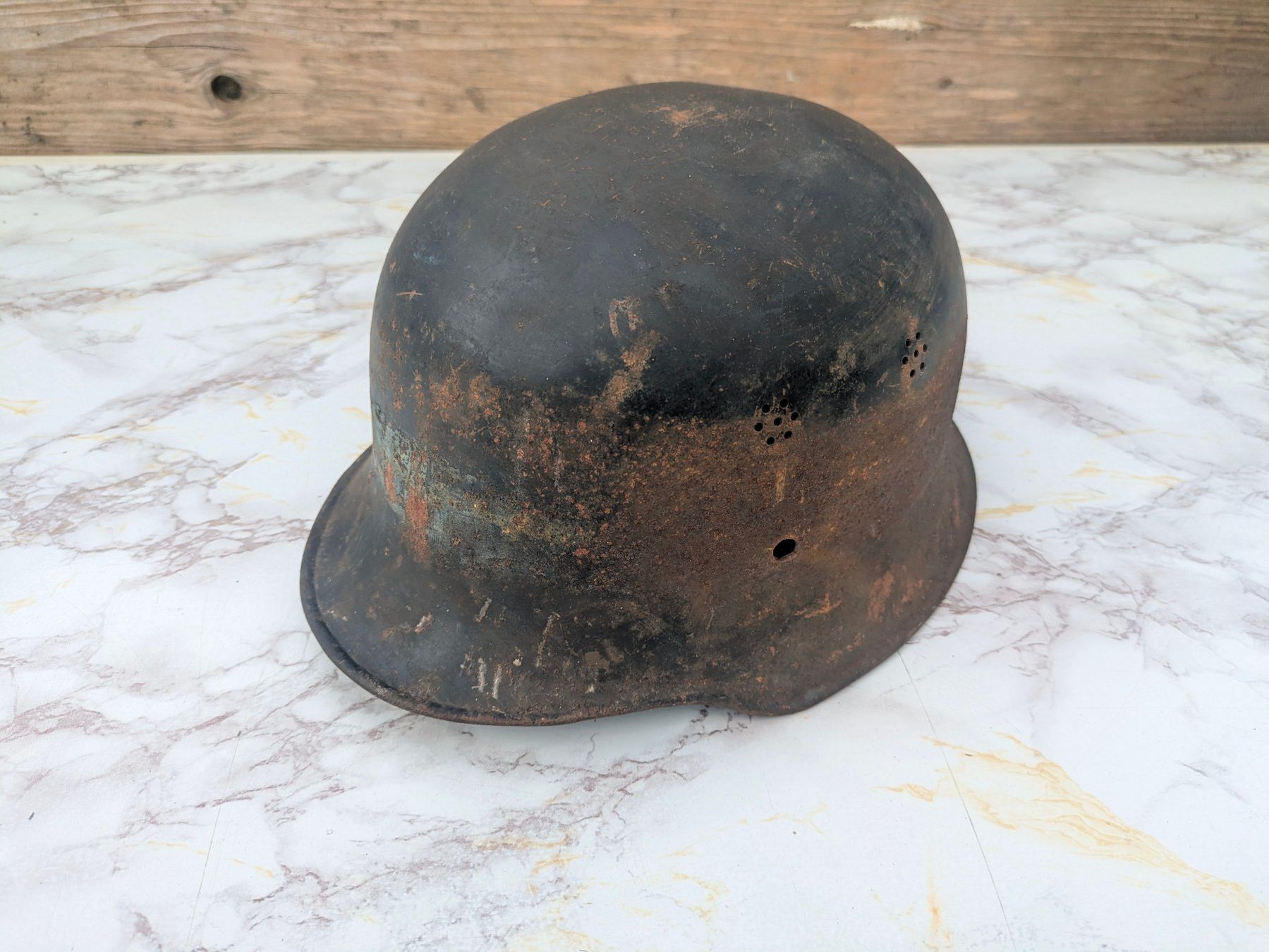 Uniformi & Effetti personali: Luftschutz Stahlhelm M34 "Stub Bill Visor" – Usato da Buttisholz venduto da ArmeeShopCH 2