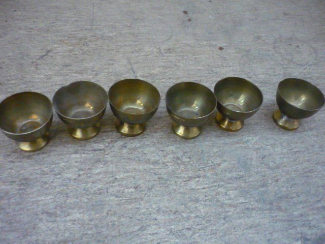 Altre Stoviglie: 6 Antike Messing Eierbecher mit Gravur, Vintage Deko – Usato da Belp venduto da Polexli