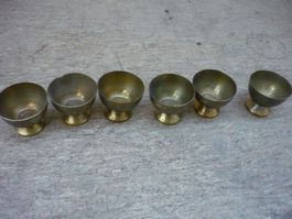 6 Antike Messing Eierbecher mit Gravur, Vintage Deko