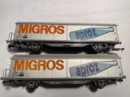 ROCO 2x Gedeckter Güterwagen Hbis APROZ MIGROS, DC Achsen