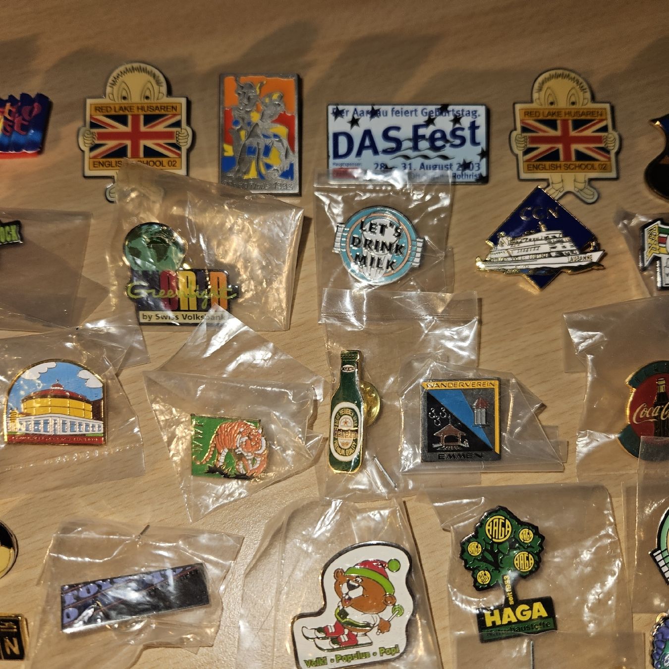 Swiss Placchette & Badge: Pins Sammlung Anstecker Konvolut Werbung Schweiz – Usato da Kriens venduto da gra_fhn7 2