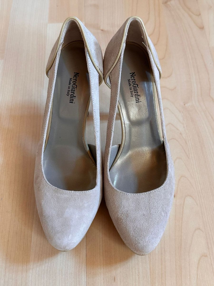 Scarpe da donna: Escarpins NeroGiardini beige en daim – Nuovo (secondo la descrizione) da Villeneuve VD venduto da tat_9fhl 1
