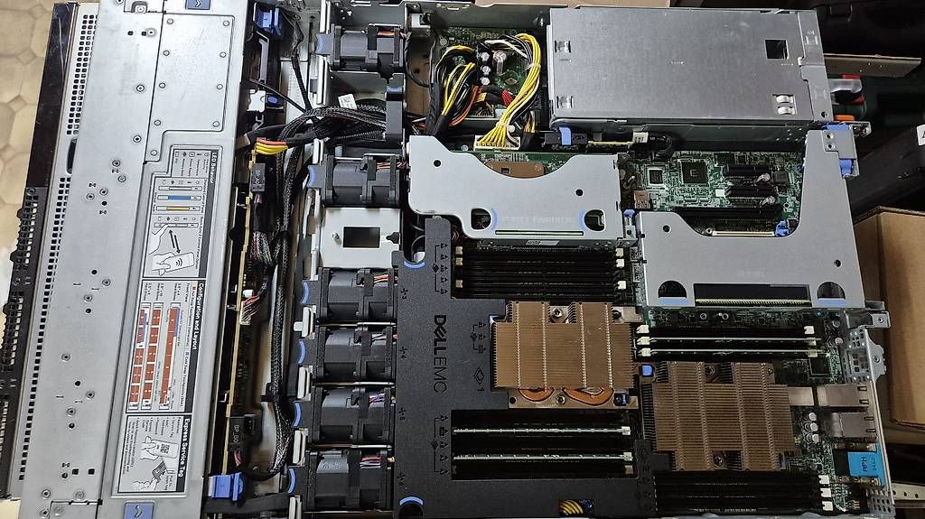 Dell Server: Dell EMC Poweredge R440 / 2x Intel Xeon Silver 4110 – Usato da Hohenrain venduto da Sven848 2