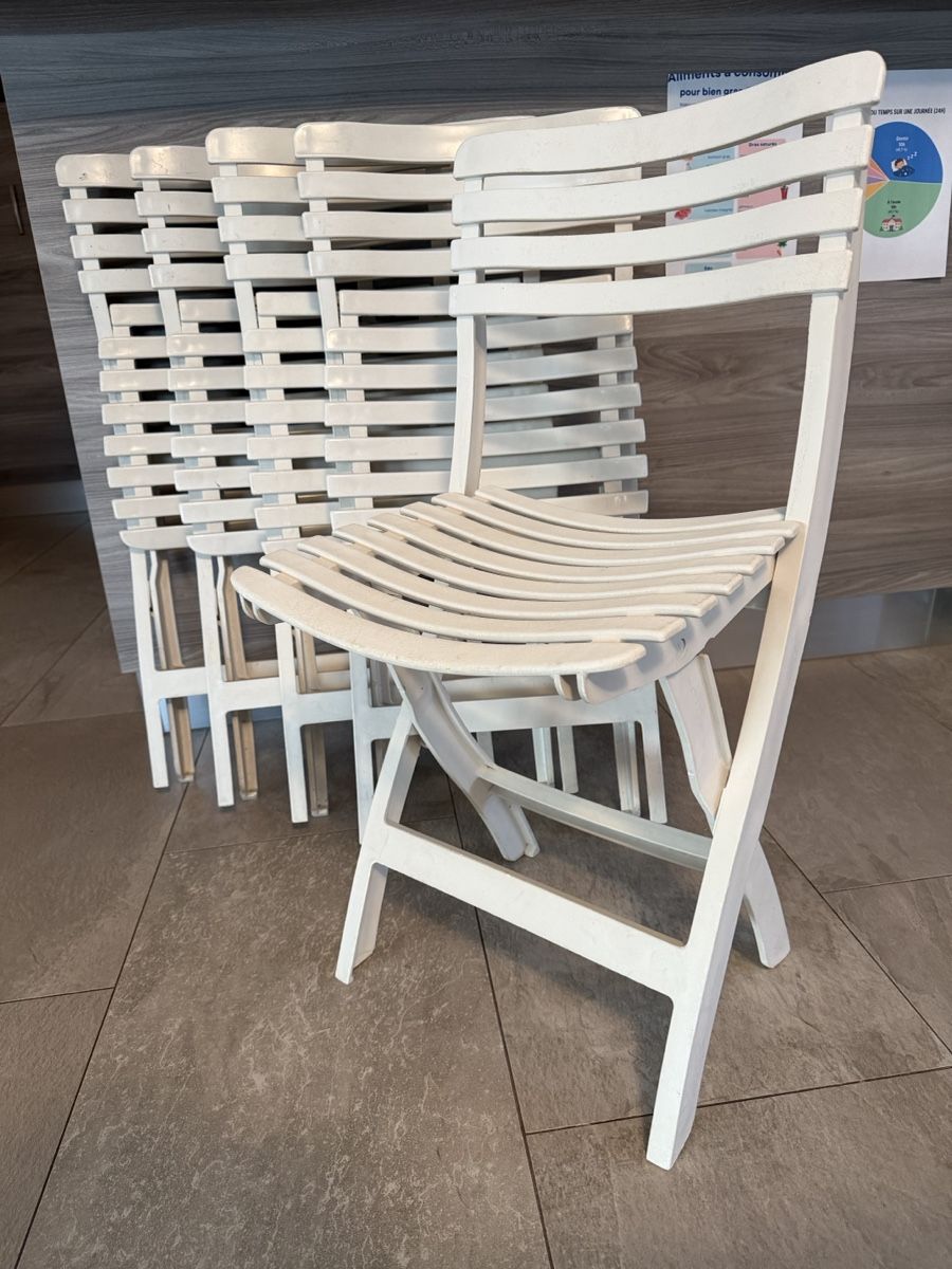 Chaises: Chaise de jardin blanche pliable – D'occasion à Wavre par Cachard