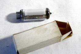 Röhre / Tube / Vacuum-Tube: TELEFUNKEN EMM 801 - Balken